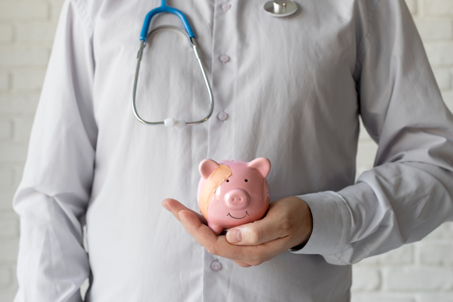 Empresas médicas: o que considerar para economizar tributos sem correr riscos